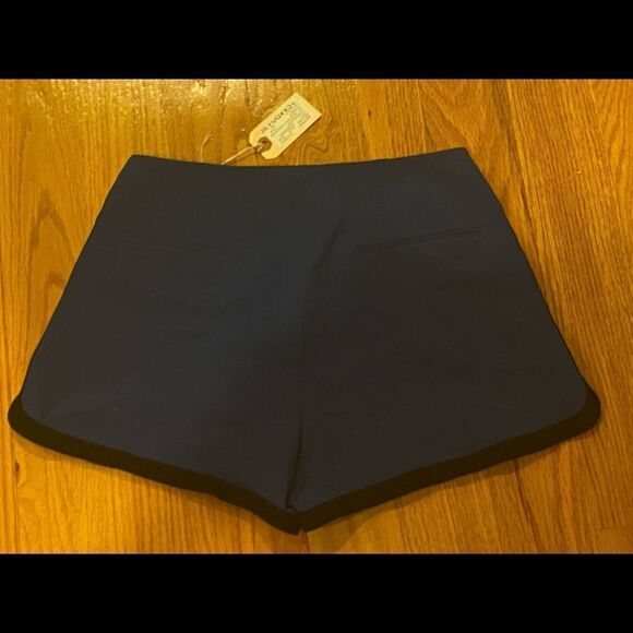 RAG & BONE
LACROSSE Royal Blue crepe with leather trimming short - Picture 4 of 11